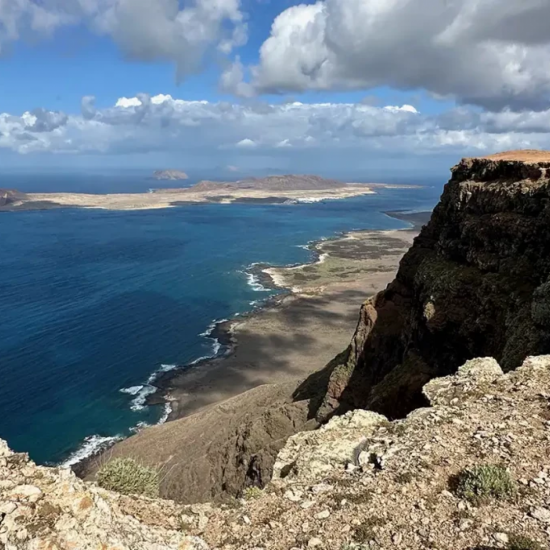 Lanzarote Esencial: caminatas y bicicleta por paisajes únicos